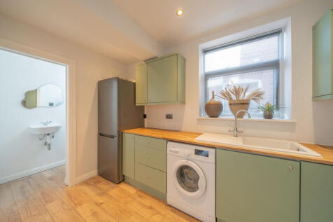 KITCHEN (2).jpg