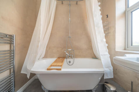 BATHROOM (2).jpg