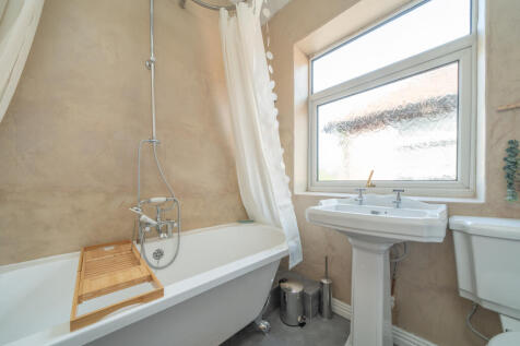 BATHROOM (3).jpg