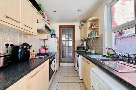 KITCHEN (2).jpg