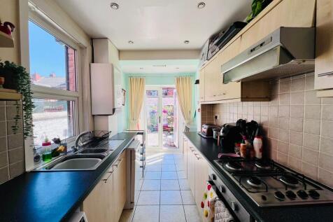 KITCHEN..jpg