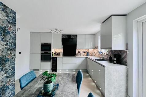 KITCHEN (3).jpg