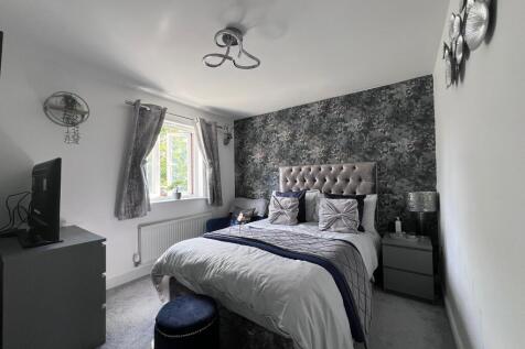 BEDROOM 1 (2).jpg