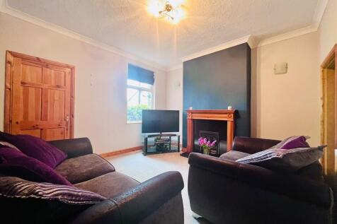 LIVING ROOM.jpg