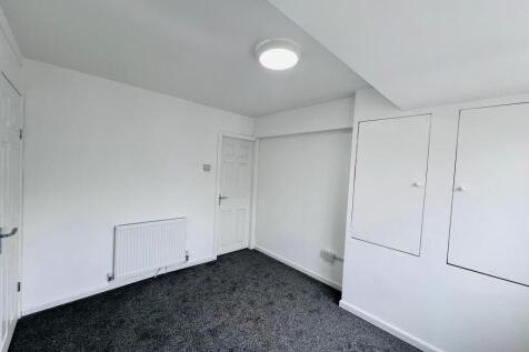 BEDROOM 4.jpg