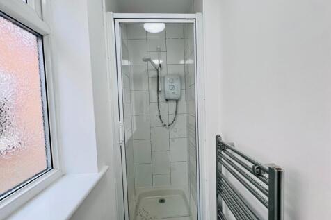 SHOWER ROOM.jpg