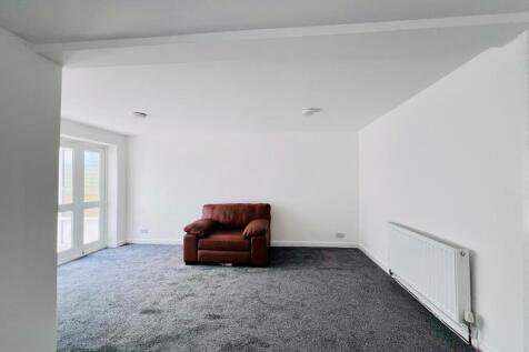 LIVING ROOM (2).jpg