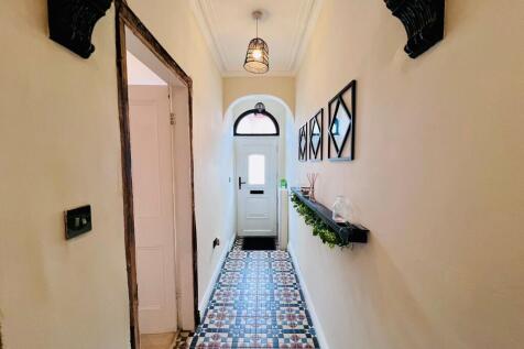 HALLWAY (2).jpg