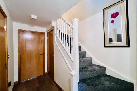 HALLWAY.jpeg