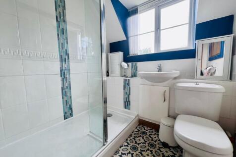 BATHROOM.jpeg