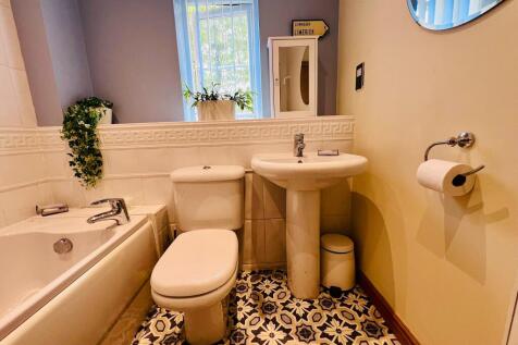 BATHROOM (2).jpeg