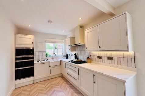 KITCHEN (2).jpg