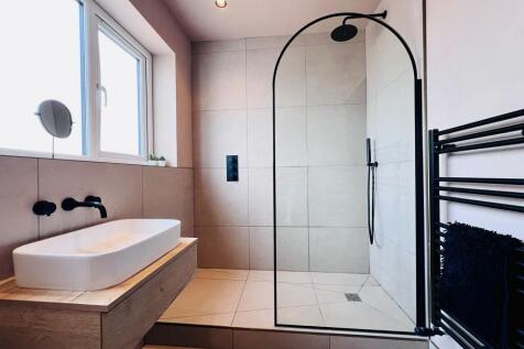 BATHROOM2.jpg
