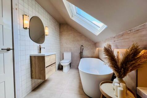 BATHROOM (2).jpg