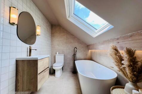 BATHROOM (3).jpg