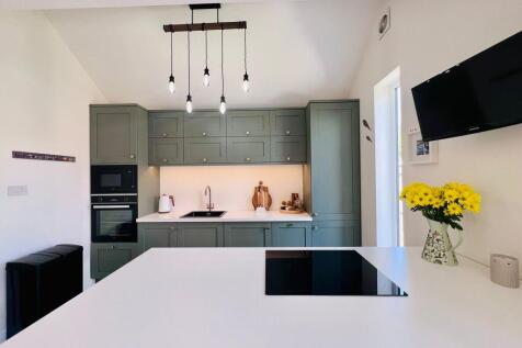 KITCHEN (3).jpg