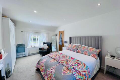 BEDROOM.jpg