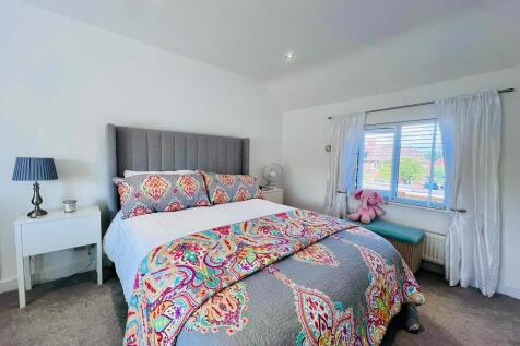 BEDROOM1.jpg