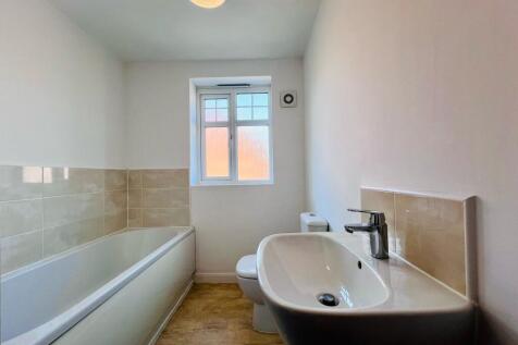 BATHROOM.jpeg