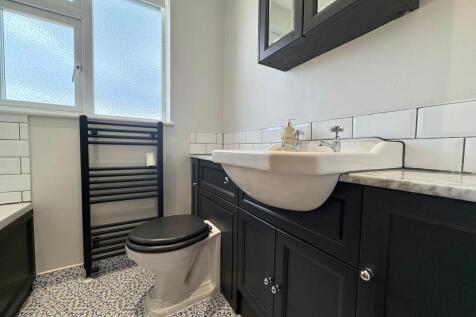 Family Bathroom.jpg