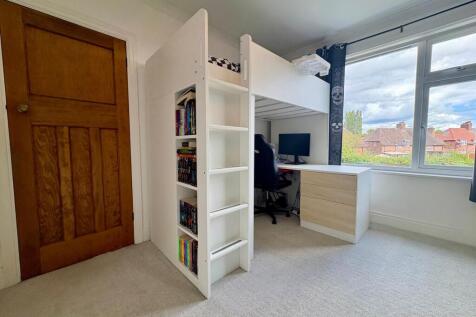 46 Moss Rd Bed 2.jpg
