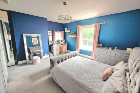Bedroom 1.jpg
