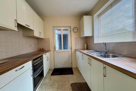 Kitchen 2.jpg