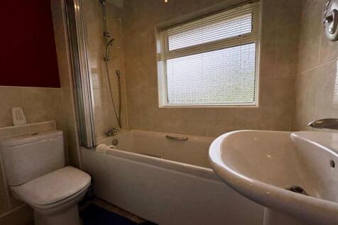 Family Bathroom.jpg