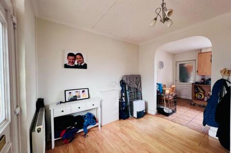 HALLWAY2.jpeg