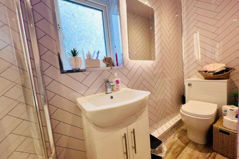 BATHROOM2.jpeg
