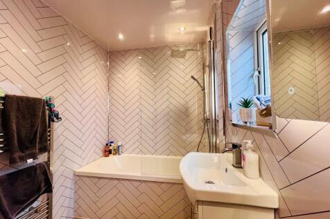 BATHROOM.jpeg