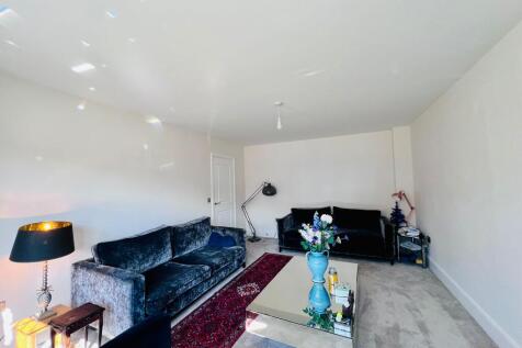 LIVING ROOM.jpg