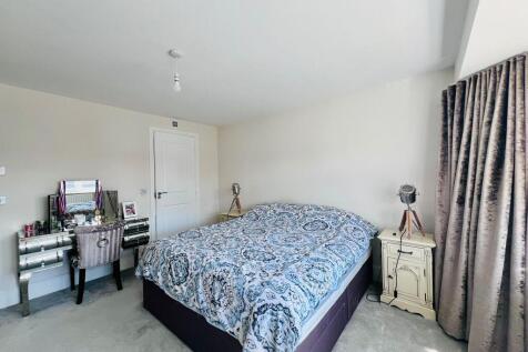 BEDROOM 1 (2).jpg