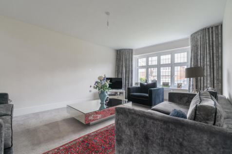 LIVING ROOM.jpg