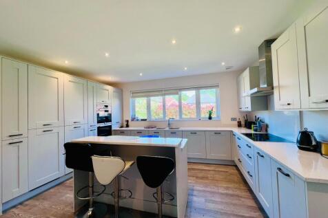 KITCHEN (2).jpg