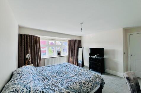BEDROOM 1.jpg