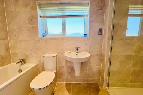 BATHROOM (2).jpg