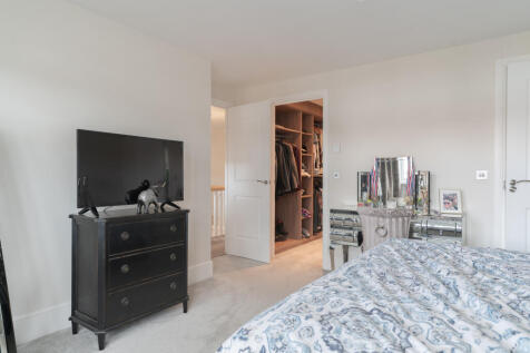BEDROOM 1.jpg