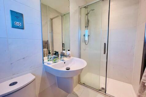 EN SUITE 2.jpg