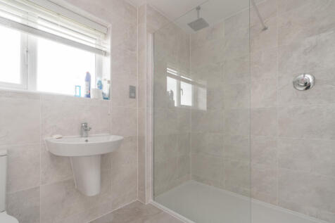BATHROOM (2).jpg