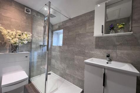 BATHROOM (2).jpg