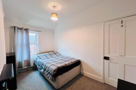 BEDROOM 2 (2).jpg