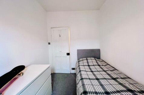 BEDROOM3.jpg