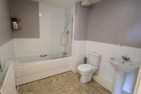 R Bathroom.jpg