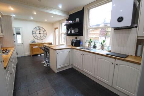 R Kitchen.JPG