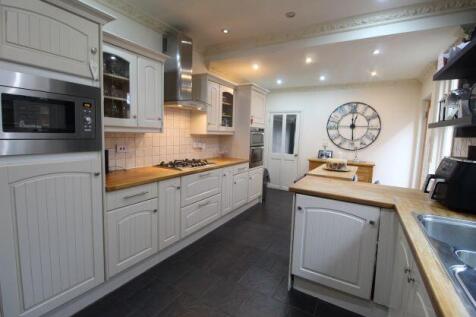 R Kitchen (2).JPG