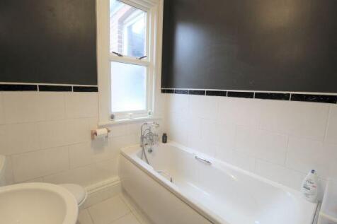 R Bathroom.jpg