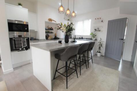 R Kitchen (3)-min.jpg