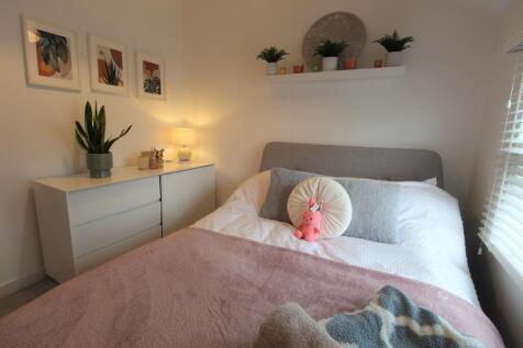 R Bed (2)-min.jpg