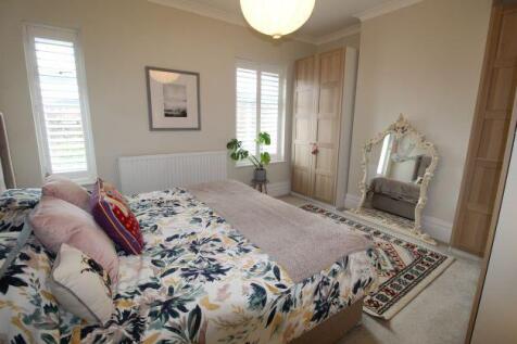 R Bed 1.jpg